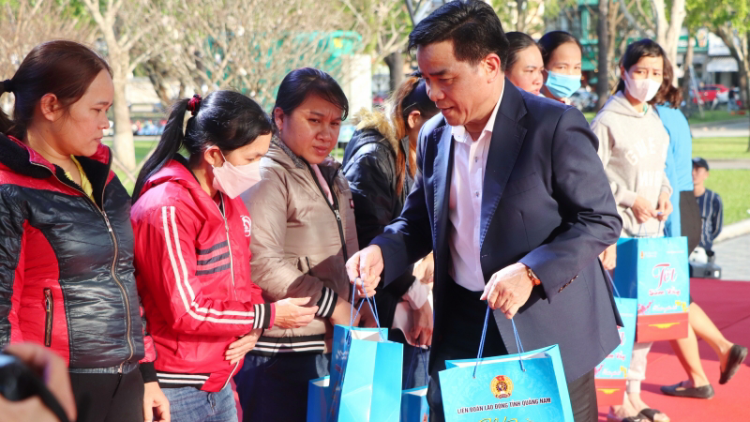 Lâh 5.000 pa bhrợ bơơn đươi dua dịch vụ chr’năp cơnh lâng chr’năp t’đui đoọng chợ Tết Công đoàn đhị Quảng Nam