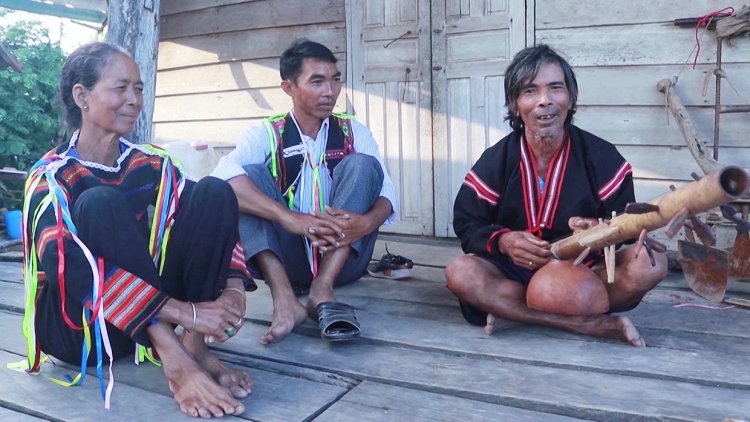 Pó pôi tá loi pơchâu (Không mê tín dị đoan)