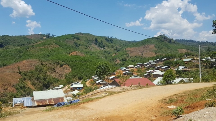 Zr’lụ Tây Quảng Nam bơơn k’rong bhrợ ga mắc hân đhơ cơnh đêếc dzợ bấc zr’nắh k’đhạp