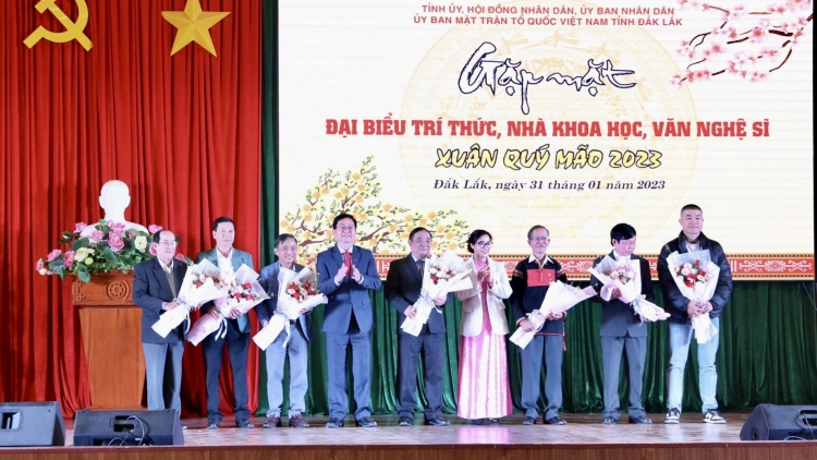 Daklak mkŏ mjing klei bi tuôm hŏng phung kreh knhâo, phung thâo lu, phung kưt mmuiñ akŏ yan mnga 