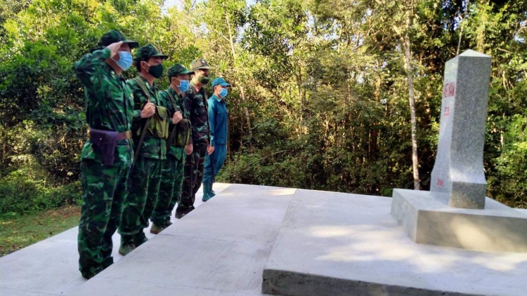 Kual giăm guai Dap kơdư dik dak čơkă thun phrâo, kjăp wai pơgang lŏn ia