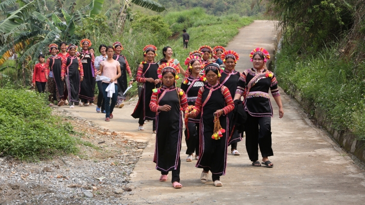 Liêm cra apêê acoon c’lâng ha pruôt