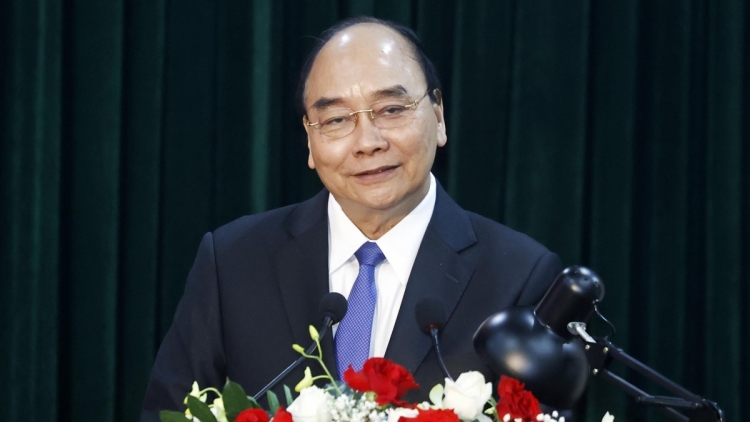 Chủ tịch nước Nguyễn Xuân Phúc lưm mặt cán bộ hưu trí bêl  hay năc bh’cộ cao cấp bơr pêê tỉnh miền Trung