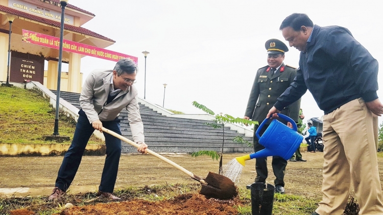 Chr’hoong Bắc Trà My bhrợ bh’rợ Tết choh n’loong