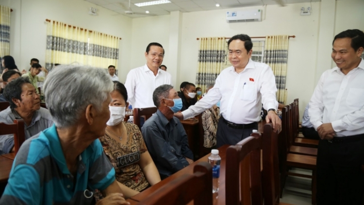 Kơ-iăng khua pơ ala mơnuih ƀôn sang ơi Trần Thanh Mẫn pơpŭ thun phrâo ƀơi Cần Thơ