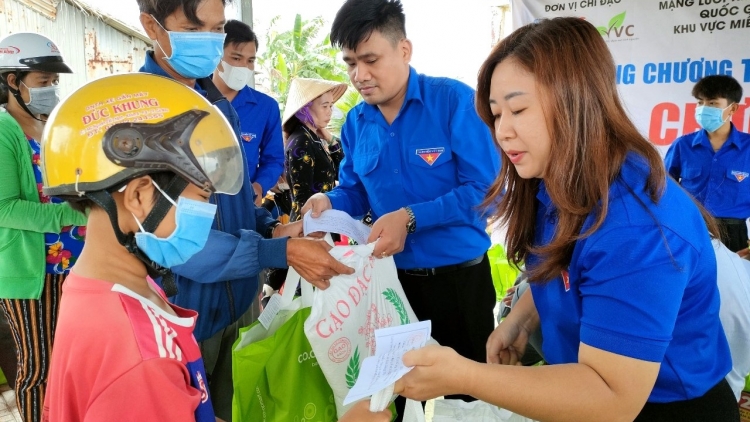  ការងារគិតគូរបុណ្យចូលឆ្នាំរៀតណាមជូនប្រជាជននៅខេត្តកាម៉ាវ។