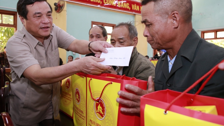 Bí thư Tỉnh ủy Quảng Nam Phan Việt Cường lưm, cher pr’hêl Tết đoọng ha pêê t’cooh bhươl, ma nuyh bấc ngai chăp, pr’loọng lưm k’đhap đha rựt đhị Nam Trà My