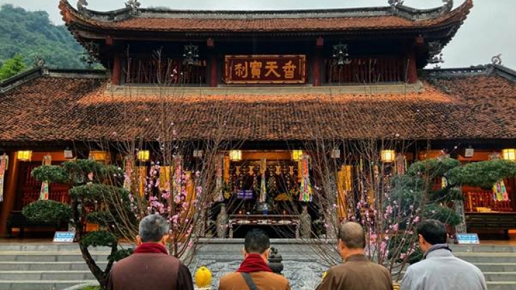 T’ngay ha pruốt lướt bhiệc bhan Chùa Hương