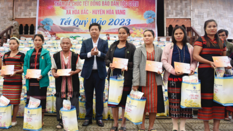 Đà Nẵng: Cher 9 tỷ đồng pr’hêl Tết đoọng ha pr’loọng đha rựt, p’loọng k’đhap k’ra