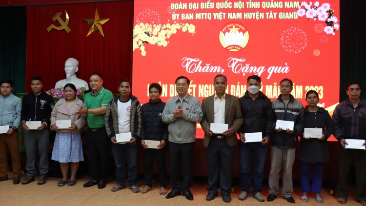 K’bhuh đại biểu Quốc hội tỉnh Quảng Nam cher pr’hêl Tết đhị chr’hoong Tây Giang