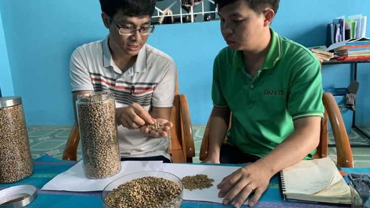 Ƀon lan Ba Na tâm jă ƀư cà phê kloh