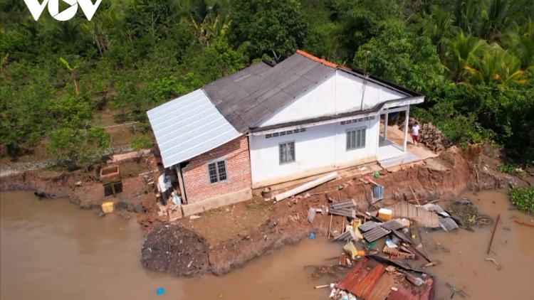 ខេត្តវិញឡុងធានាគិតគូរជូនគ្រួសារត្រូវរងផលប៉ះពាល់ដោយសារបាក់រឡេះដី មានលក្ខណ:សម្បត្តិអំណរបុណ្យចូលឆ្នាំថ្មី។