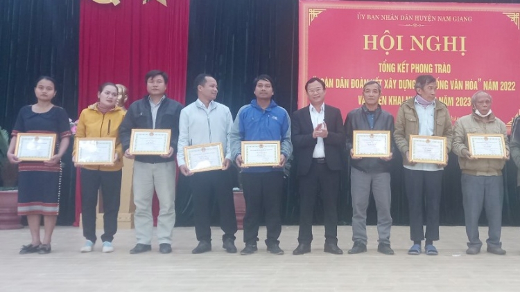 Nam Giang: Hơnh deh 53 pr’loọng, 12 vel lâng 13 tô k’bhuh văn hóa