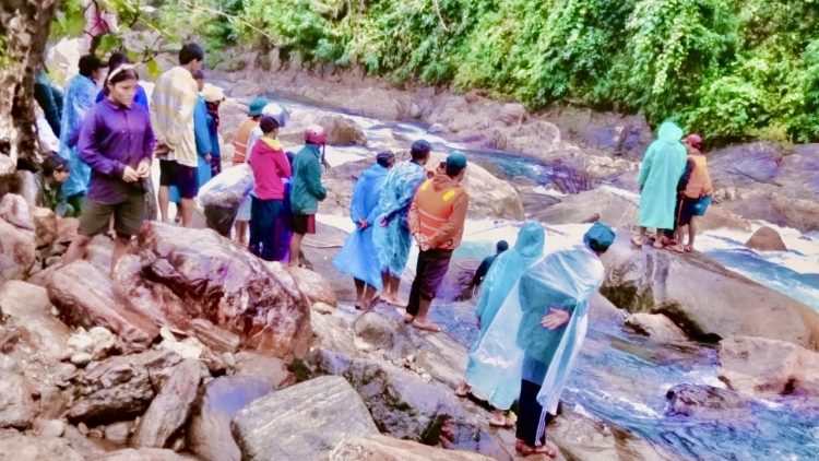 Nam Trà My: Chơơc lêy muy học sinh đhân đhá dzung ha tộ xiêr ooy toọm đac