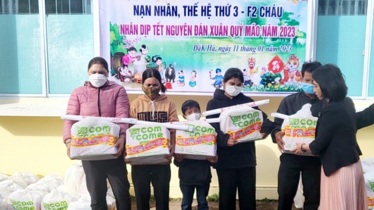 Kon Tum:Mât chăm Tết an nuĭh geh nău rêh jêr jŏt.