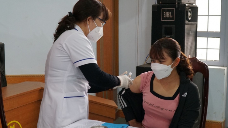 Xay bhrợ bh’rợ tiêm vaccine cha groong bạch hầu