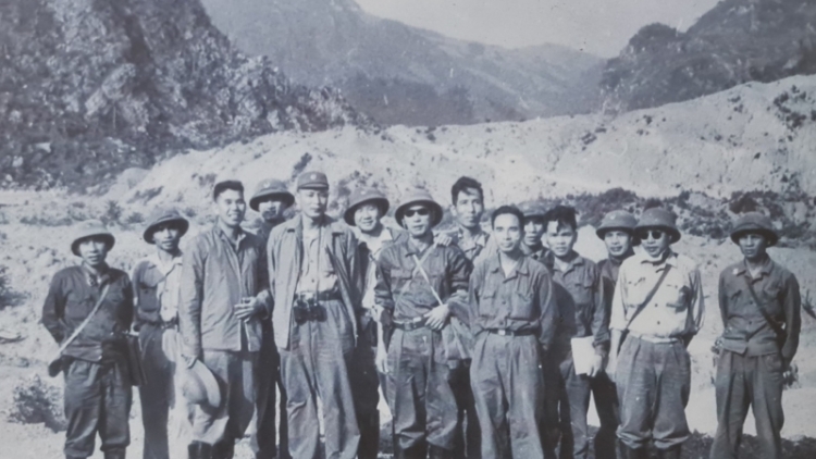 Tướng Đồng Sỹ Nguyên lứch loom chắp hơnh vel đong