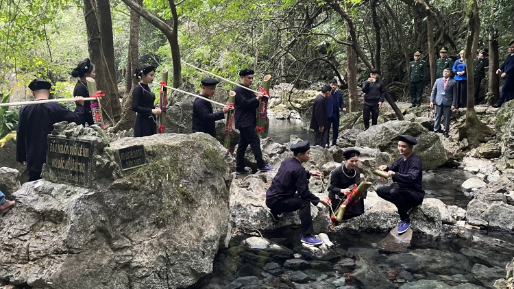 Cao Bằng: Uĕh êng "Lễ sŏk dak tu" ntŭk tu dak Pác Bó