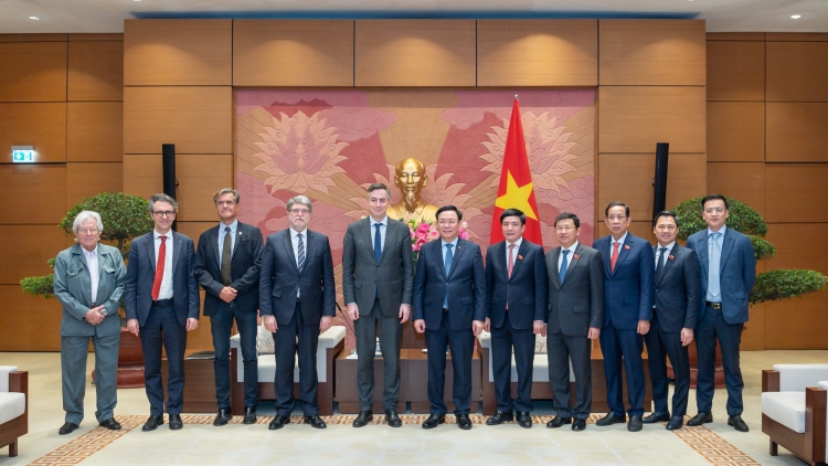 Khua bruă kƀĭn ala Vương Đình Huệ tŭ drông Khua gĭt gai dhar bruă hŏng tač êngao Nghị Viện Ơrôp 