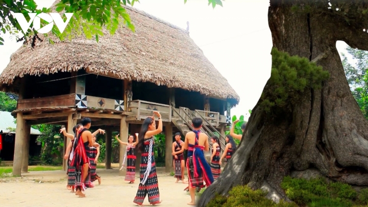 Quảng Nam: K’rong bhrợ têng 3 k’bhuh xa nay  bh’rợ bha lầng đăh pa dưr zr’lụ da ding ca coong