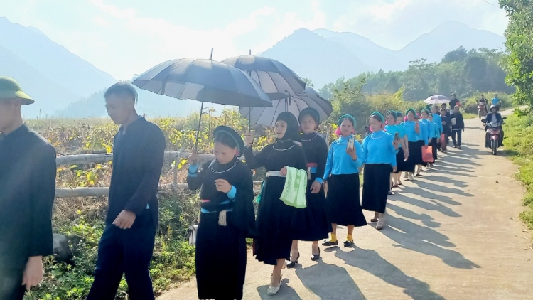 Pan lẩu chà cúa pỉ noọng cần Sán Chỉ