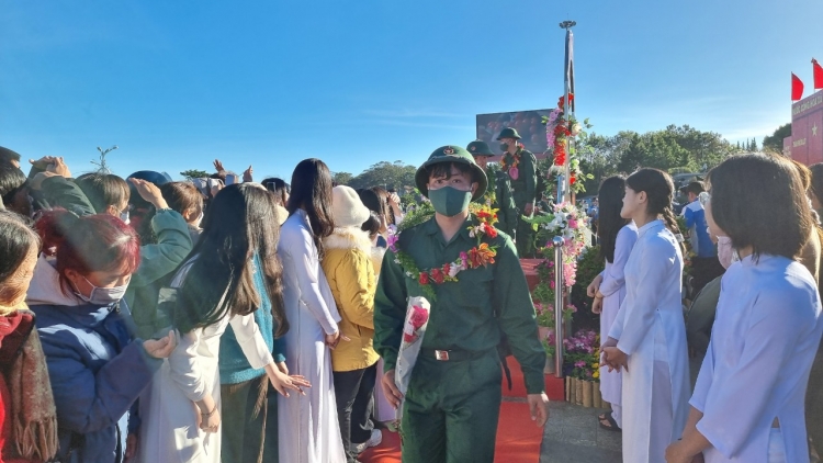 Rlau 1 rbô 370 nă ơruh pơnu càr Lâm Đồng lòt gùng lơh kơnòl ling klàng