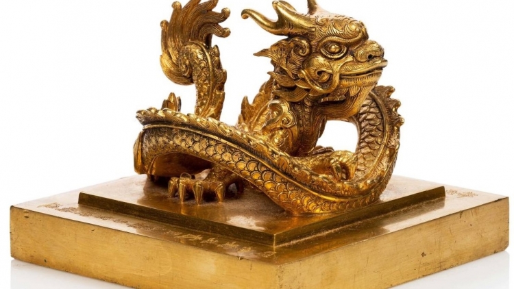 Đơơng ấn vàng “Hoàng đế chi bảo” rach chô ooy Việt Nam