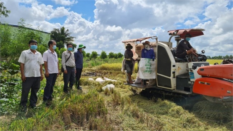 លេខាបក្សឃុំធ្វើជាស្ពានតភ្ជាប់រវាងបក្ស និងប្រជាជន