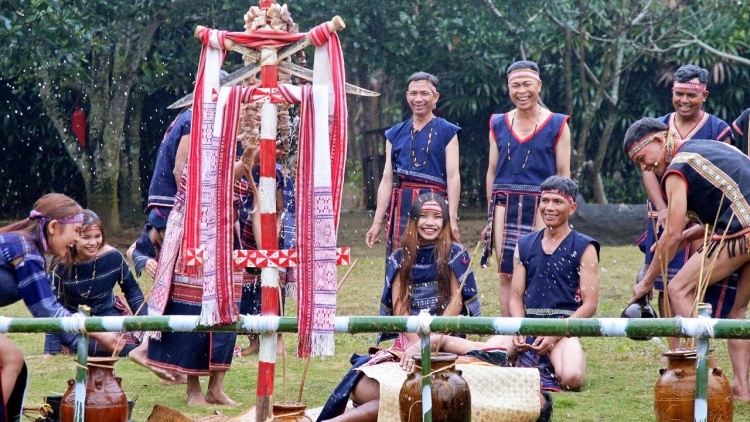 Kon Tum: T’taanh lâng têy âng Ba Na năc c’kir văn hoá phi vật thể k’tiêc k’ruung