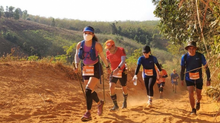 Ủy ƀan Sền gàr lơngăp lơngai lòt rê tàm gùng Dà lơgar bơyai lơh dơ̆ pơrlòng THACO Marathon Tài lơngăp lơngai lòt rê tàm gùng tàm càr Kon Tum 