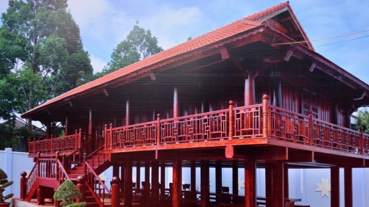 Et hơtŏk Hnam joăt joe Hơnih Đảng dêh char păng Hnam pơtăm bơngai Ê đê