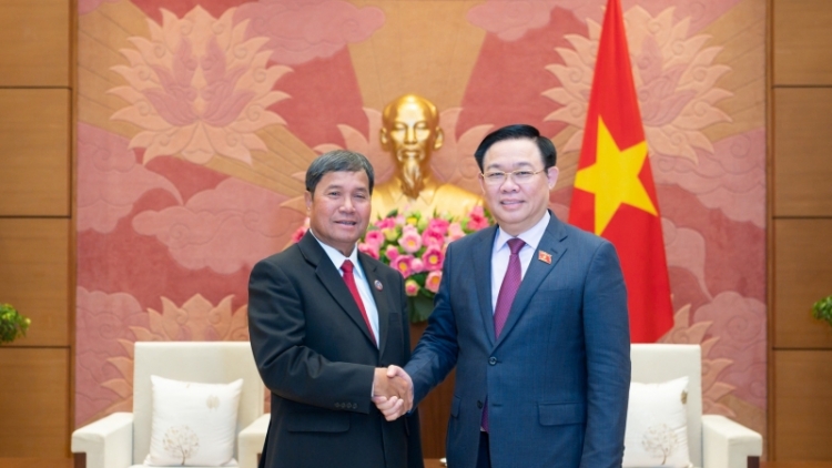 Ơi Vương Đình Huệ tŭ jum Kơ-iăng khua pơ ala mơnuih ƀôn sang Lao