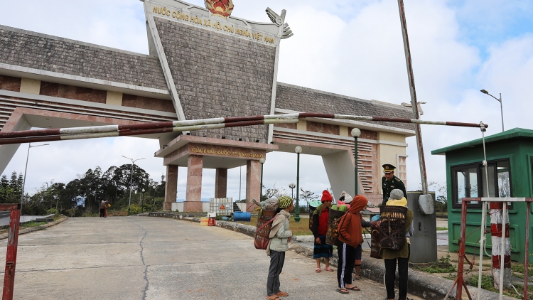 K’bhuh cha nụp: Cửa khẩu bha lang k’tiếc Nam Giang t’ngay đâu