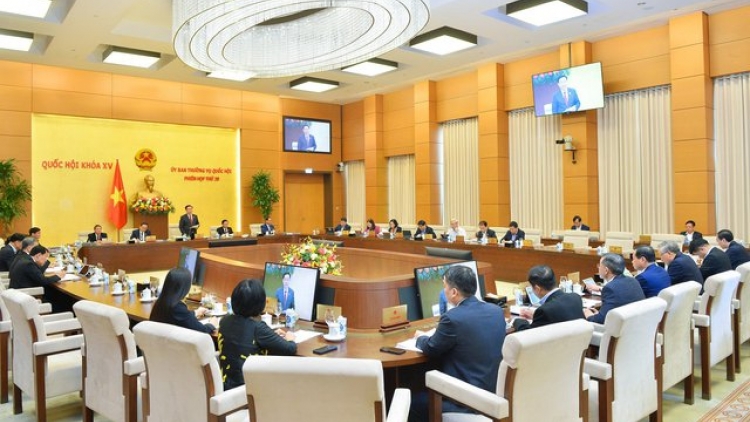 Uỷ ban rnâng kan Quốc hội an tâm rgop âk nău nchrăp kan Luật mât nău dơi an nuĭh dŏng ndơ.