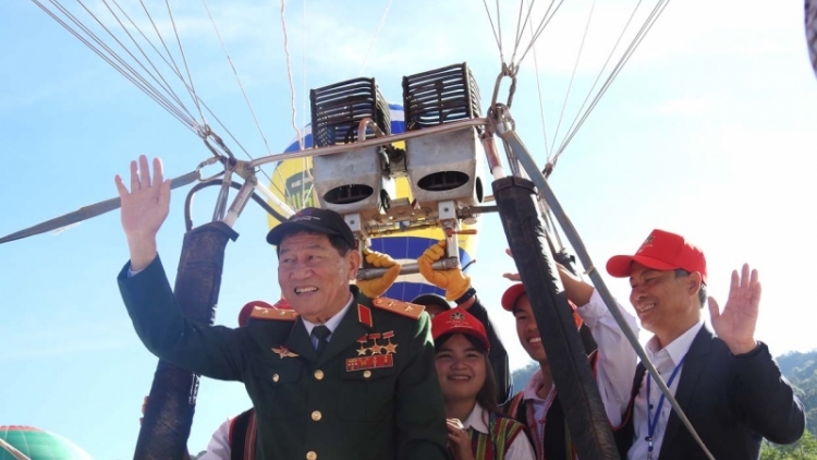 Kon Tum: Rlong mpăr "Sĭt mpeh bri neh têh hvi" ndrel Anh hùng Phạm Tuân