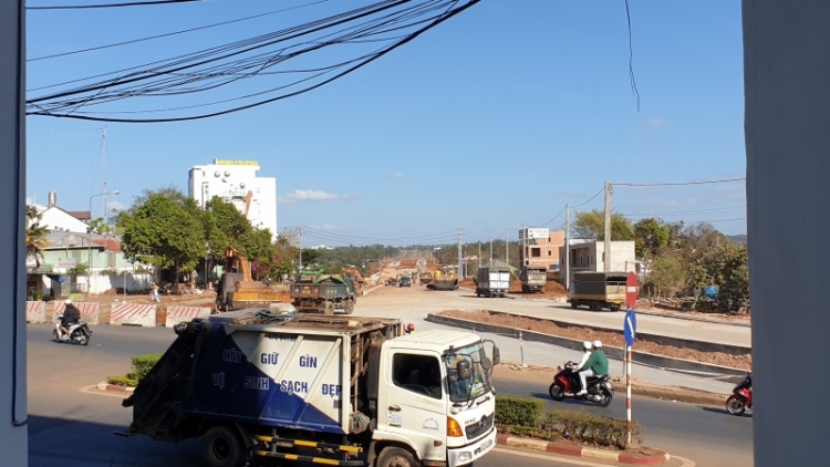 Lam rmôt ƀư nau kan, trong hăn rbăn rmen prăk mra jêh tâm rnôk Lễ hội cà phê Buôn Ma Thuột