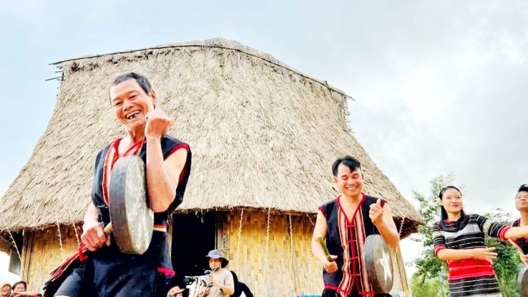 Chr’val Trà Cang, chr’hoong Nam Trà My đoọng bhrợ bhiệc bhan vel bhươl “Bhuôih c’lang đác”