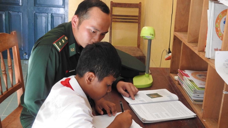 Ăp tahen Biên phòng đah nau kan “tăm nŭih” ntŭk nkuăl n’har bri Kon Tum