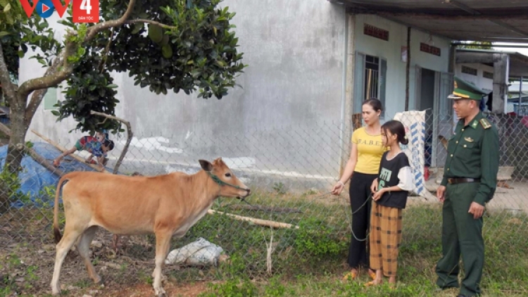 Đợ apêê lính biên phòng lâng bh’rợ “chóh manứih” ooy k’noong k’tiếc Kon Tum