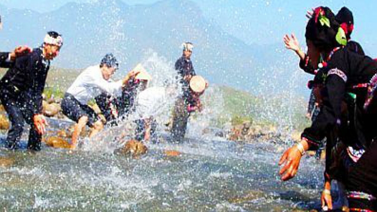 HAREI MBUN VOK NAM DI URANG BANGSA LAO DI LAI CHAU