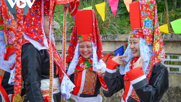 MÒN ĐÂY CHĂN TÁNG DÚ BẠI PAN HÁNG HOẸN BÌNH LIÊU- QUẢNG NINH