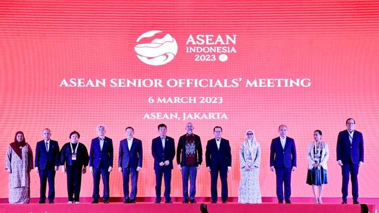 Hneăng hôp mâu kăn xiâm (SOM) ASEAN