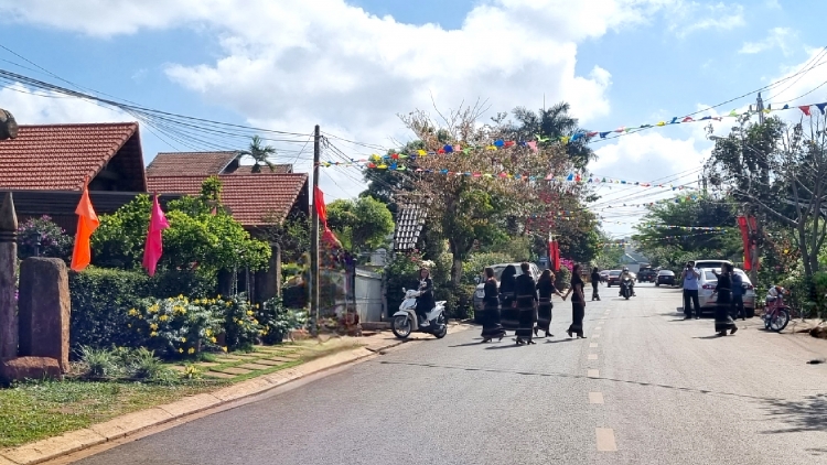 Dak Lak: Pơlê cheăm hơniâp ro rơtế ƀă Leh tơbleăng