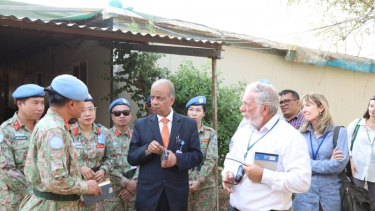 ពត៌មាន ម៉ោង​ ៦