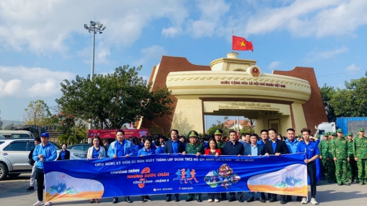 Ta đang moon bhrợ bh’rợ “C’xêê pêê c’noong k’tiêc”