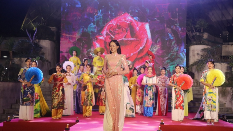 Đà Nẵng: Bhrợ bh’rợ xa nay “Áo dài – C’leh liêm pr’hay văn hóa Việt” lâng pa đơp Ch’ner “Chi hội Pân đil liêm tr’haanh”