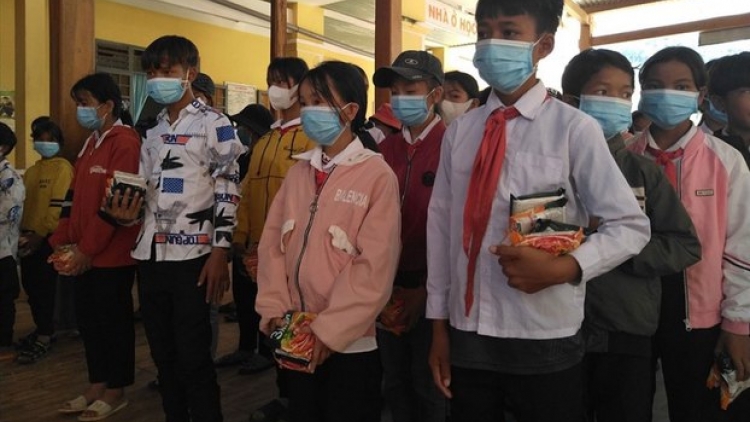 Kon Tum: Đoọng k’noọ 11.400 máy tính bảng xa nay bh’rợ “Sóng lâng máy tính đoọng ha đhi”