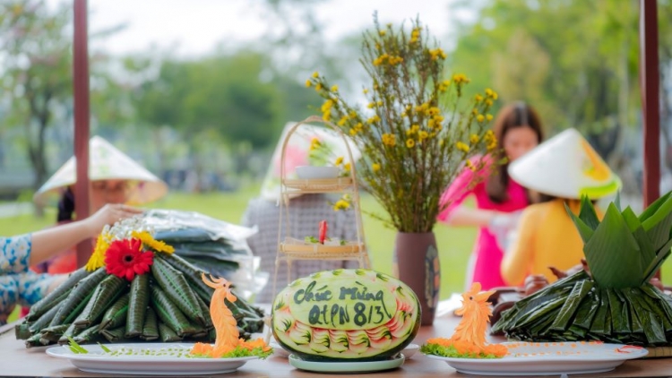 Nam Đông bhrợ t’ngay áo dài, ch’na đh’nắh