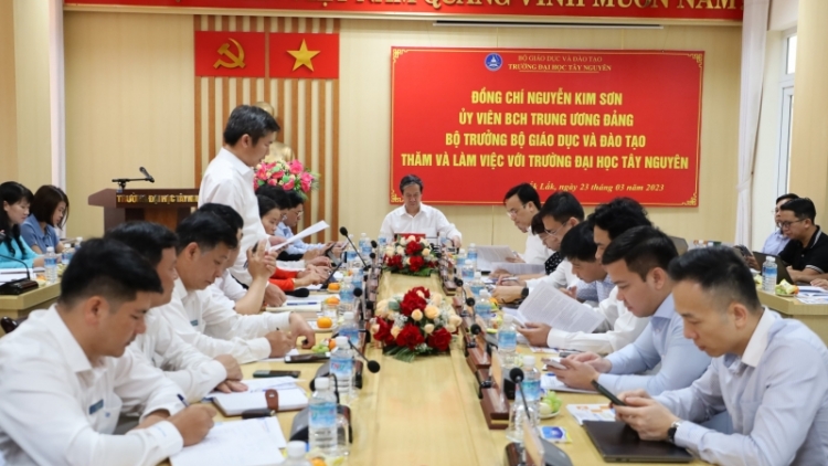 Bộ trưởng Bộ Giáo dục n'hanh Đào tạo Nguyễn Kim Sơn pah kan đah Nhih nti Đại học Tây Nguyên