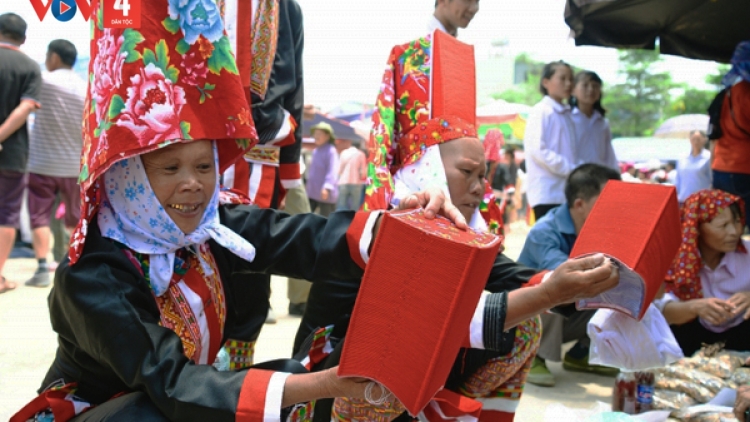 លំនាំដោយឡែកនៃការជុំផ្សារតំបន់ខ្ពង់រាប Bình Liêu